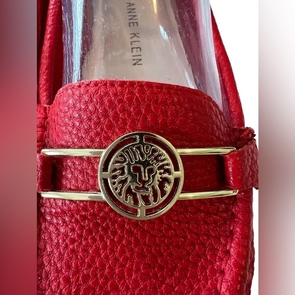Red Anne Klein flats w/gold embellishment size 7.5W - Picture 2 of 7